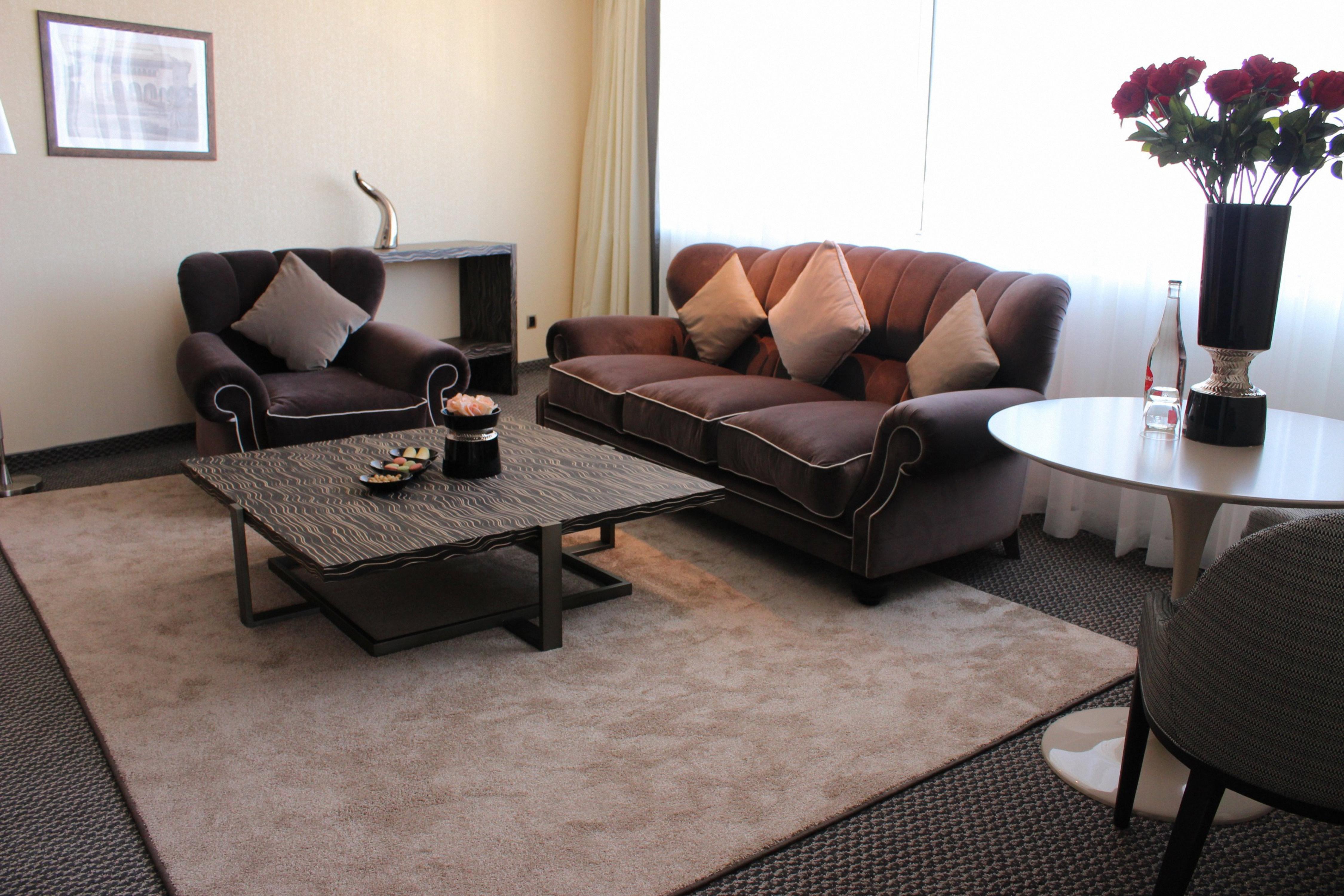 Grand Mogador City Center Casablanca Luaran gambar A living room in a hotel