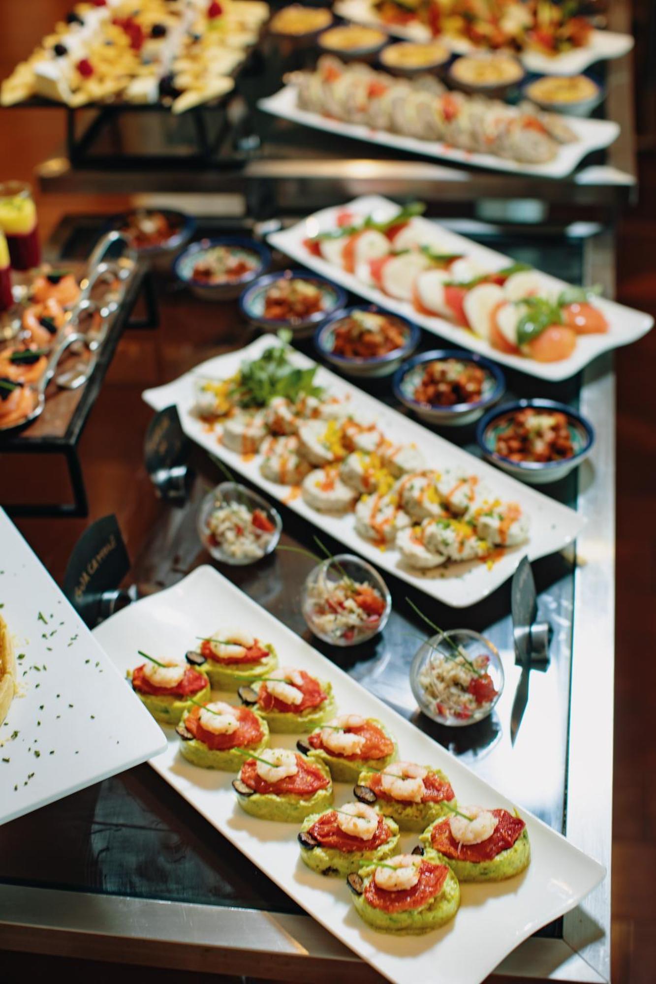Grand Mogador City Center Casablanca Luaran gambar A buffet of various salads