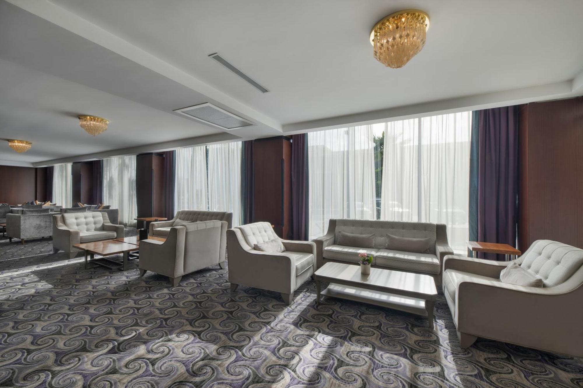 Grand Mogador City Center Casablanca Luaran gambar The lounge at the airport