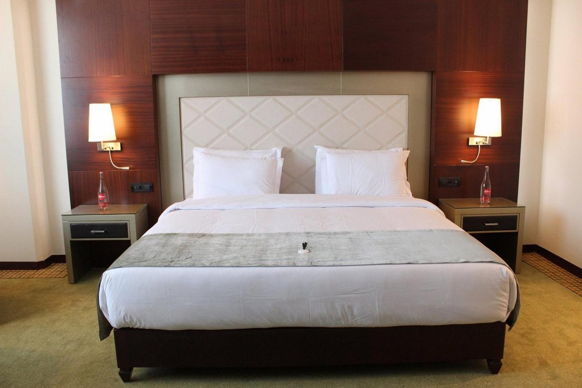 Grand Mogador City Center Casablanca Luaran gambar A bedroom at the hotel