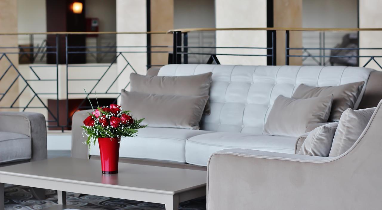 Grand Mogador City Center Casablanca Luaran gambar A sofa