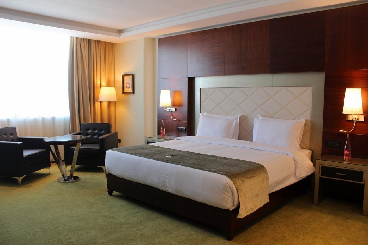 Grand Mogador City Center Casablanca Luaran gambar A room at the hotel