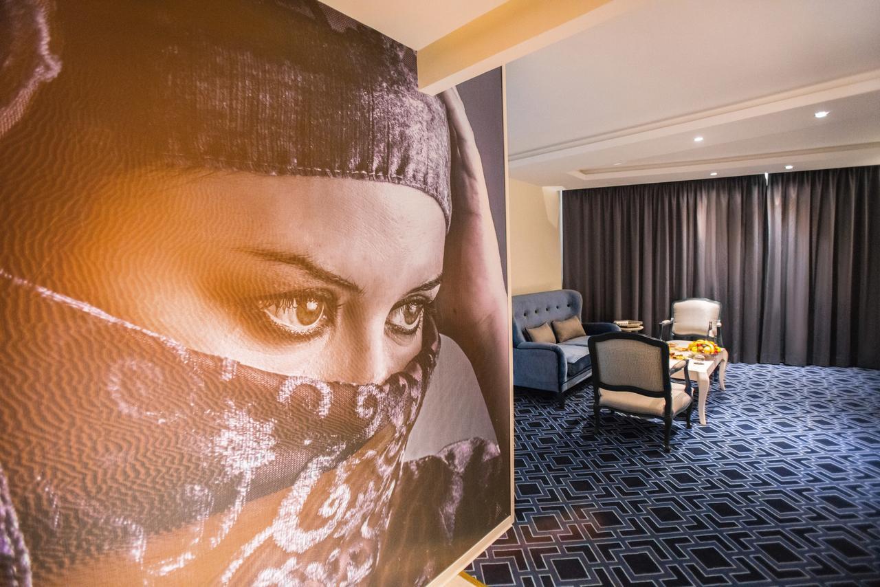 Grand Mogador City Center Casablanca Luaran gambar A suite at the hotel